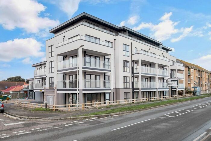 2 Bedroom Flat To Rent In Queens Road, Grand Parade, TN28