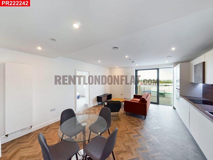 2 Bedroom Flat To Rent In Makers Yard, Bromley-by-Bow, – Bedrooms Flat, E3