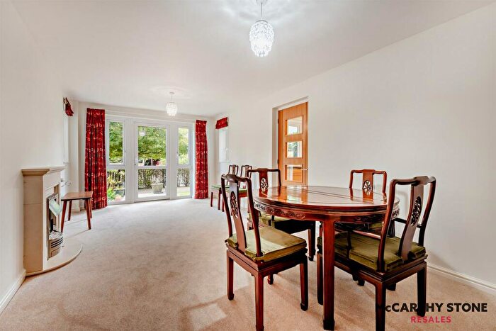 1 Bedroom Apartment For Sale In Farringford Court, Avenue Road, Lymington, Hampshire, SO41