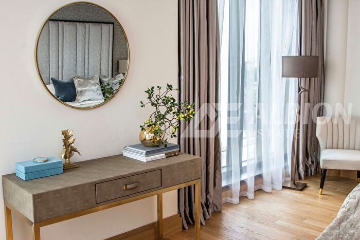 3 Bedroom Flat To Rent In Cleland House, London, SW1P
