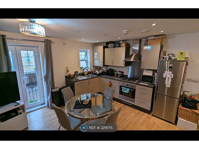 2 Bedroom Flat To Rent In Edgeware House, Shortlands, Bromley, BR2