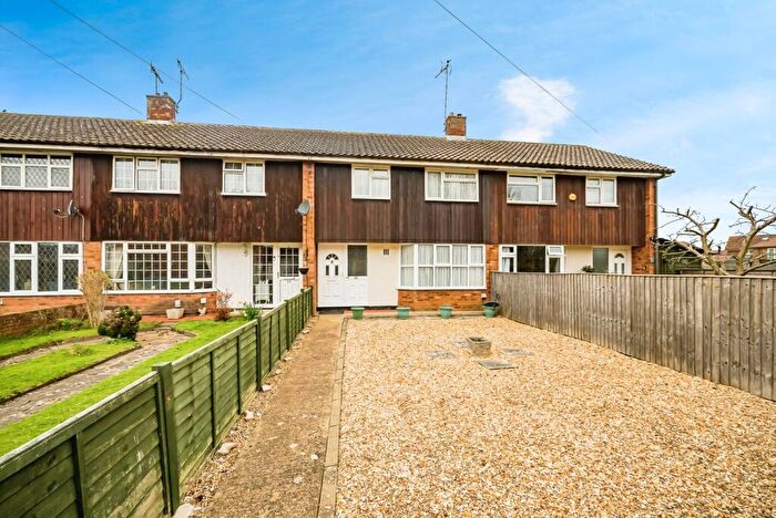 3 Bedroom Terraced House To Rent In Cannock Road, HP20