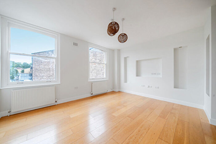 1 Bedroom Apartment For Sale In Vestry Road, London, SE5