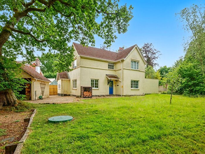 4 Bedroom Detached House For Sale In Sway Road, Brockenhurst, SO42