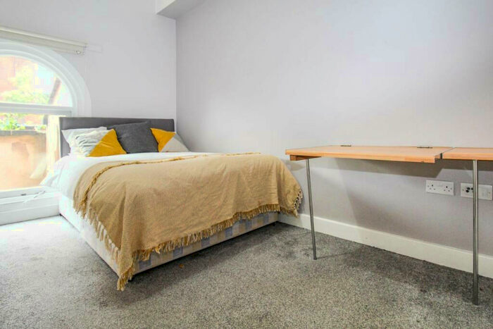 4 Bedroom Flat To Rent In Kennedy House, Vauxhall Walk, London, SE11