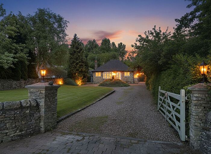 2 Bedroom Detached Bungalow For Sale In New Road, Holmesfield, S18