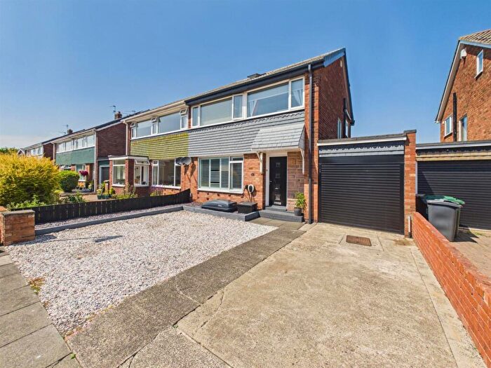 4 Bedroom Semi-Detached House To Rent In Edengarth, North Shields, NE30