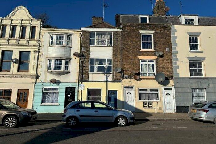 1 Bedroom Flat To Rent In Snargate Street, Dover, CT17