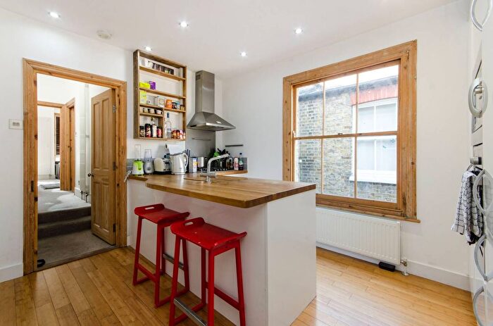 3 Bedroom Property To Rent In Tooting, Tooting, London, SW16