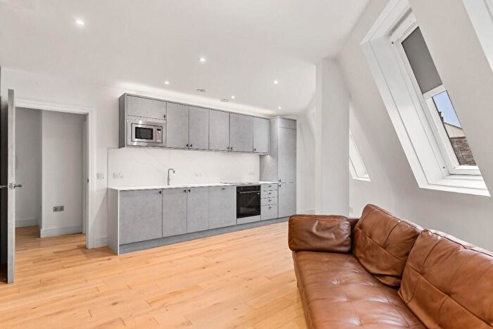 2 Bedroom Flat To Rent In Market Court, Railway Street, Hertford, Hertfordshire, SG14