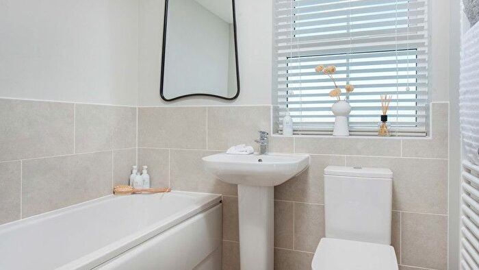 2 Bedroom Semi-detached House For Sale In Corby Glen, Lincolnshire, Grantham, NG33