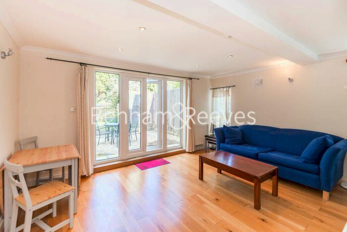 1 Bedroom Flat To Rent In Madeley Road, Ealing, W5