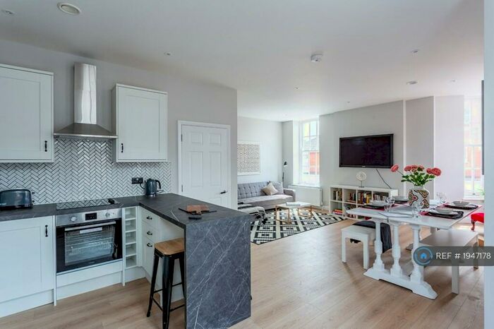 2 Bedroom Flat To Rent In St. Johns Road, Westcliff-On-Sea, SS0