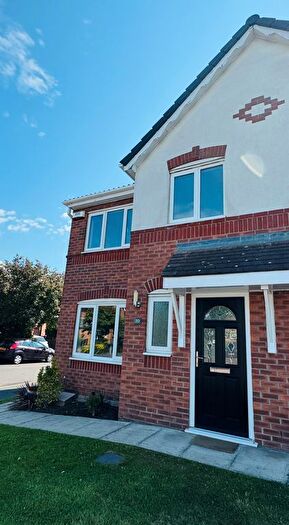 3 Bedroom Semi-Detached House To Rent In Rixtonleys Drive, Irlam, Manchester, M44