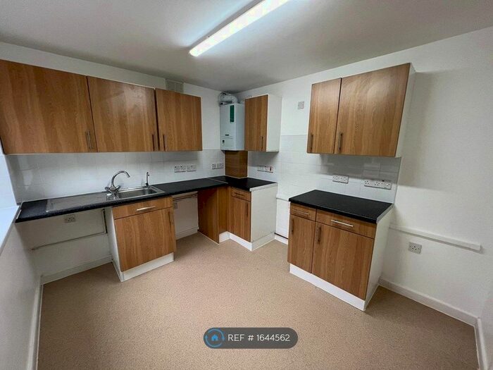 3 Bedroom Flat To Rent In Nicoll Road, London, NW10