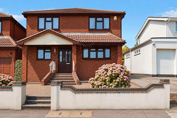 4 Bedroom Detached House For Sale In Thundersley Park Road, Benfleet, SS7