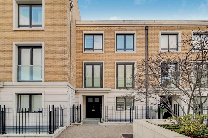 3 Bedroom Terraced House To Rent In Rainsborough Square, Fulham, London, SW6