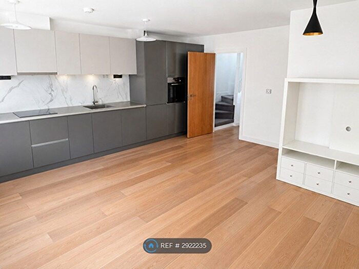 3 Bedroom Flat To Rent In Lita House, London, SE25