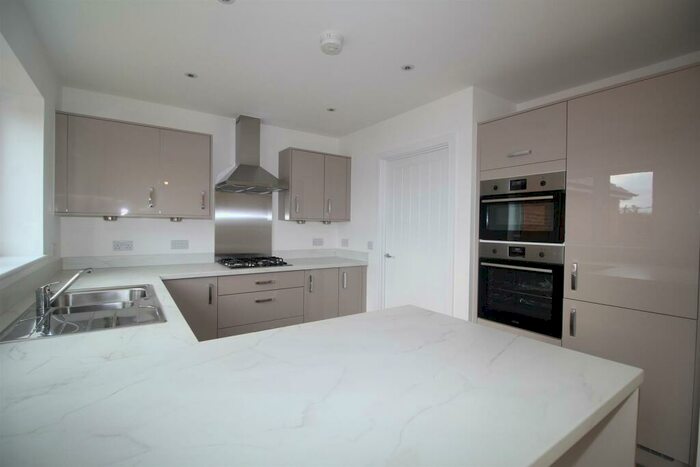 4 Bedroom Semi-Detached House To Rent In Elizabeth Gardens, Cheshunt, Goffs Oak, EN7