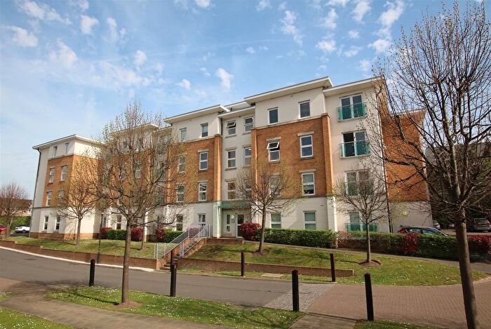 2 Bedroom Flat For Sale In Highbury Drive, Leatherhead, KT22