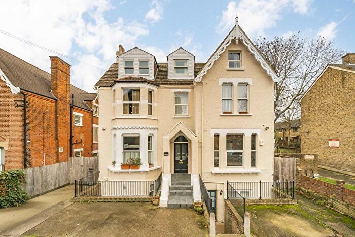 1 Bedroom Flat To Rent In Hopton Road, Streatham, SW16