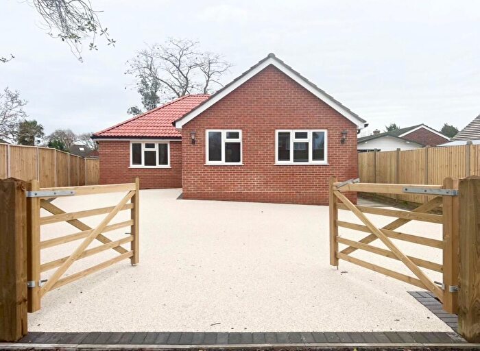 3 Bedroom Detached Bungalow For Sale In Dibden Purlieu, Southampton, Hampshire, SO45