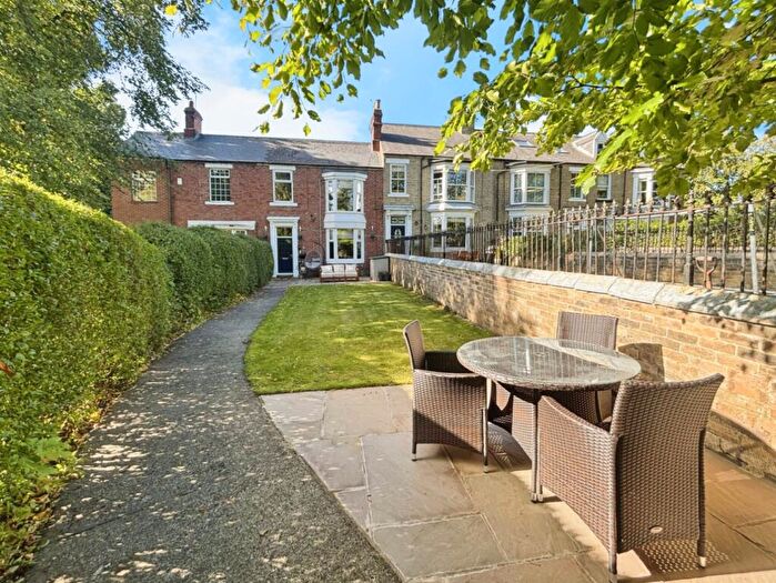 3 Bedroom Town House For Sale In Park Avenue, Crook, DL15