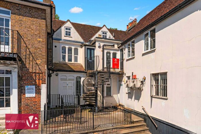 1 Bedroom Apartment To Rent In High Street, Hoddesdon, EN11