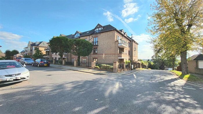 2 Bedroom Apartment To Rent In Crescent Road, Enfield, EN2