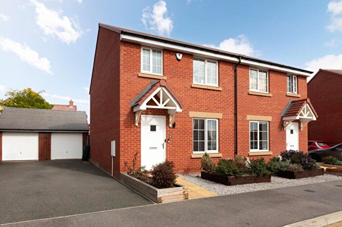 3 Bedroom Semi-Detached House For Sale In Plantation Avenue, Marcham, OX13