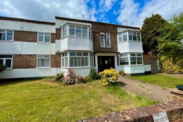 2 Bedroom Flat To Rent In Grove Court, Upminster, RM14