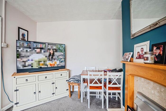 3 Bedroom End Of Terrace House For Sale In Hinton Crescent, Hereford, HR2