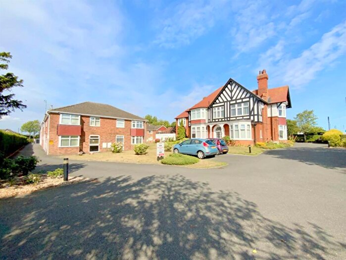 1 Bedroom Flat For Sale In Kings Road, Cleethorpes, DN35