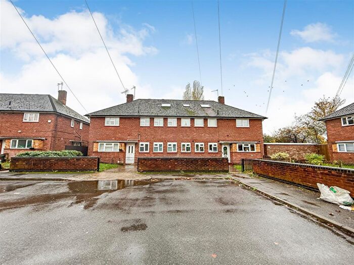 3 Bedroom Flat For Sale In Heather Close, Uxbridge, UB8