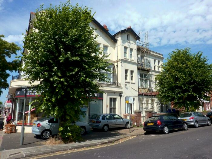 Flat To Rent In Brighton Road, Worthing, West Sussex, BN11