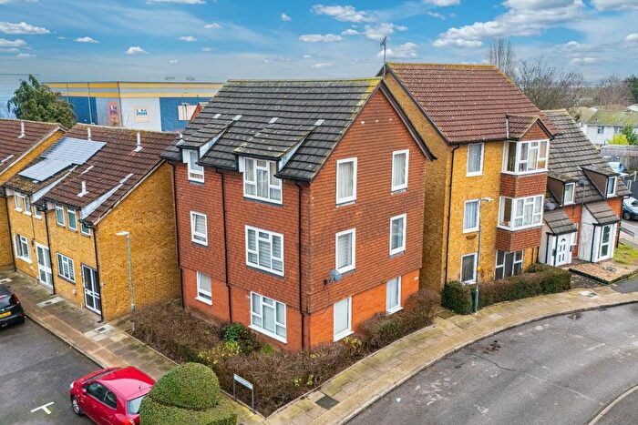1 Bedroom Flat For Sale In Shearwood Crescent, Crayford, Kent, DA1