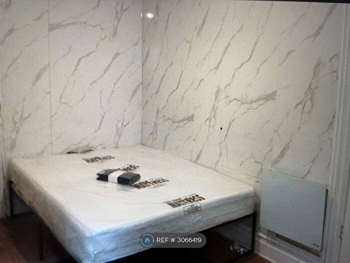 Studio To Rent In Lyndhurst Road, Luton, LU1