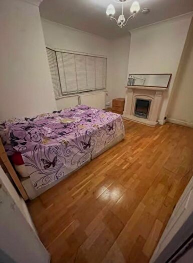 4 Bedroom Semi-Detached House To Rent In Newnham Gardens, Northolt, London, UB5