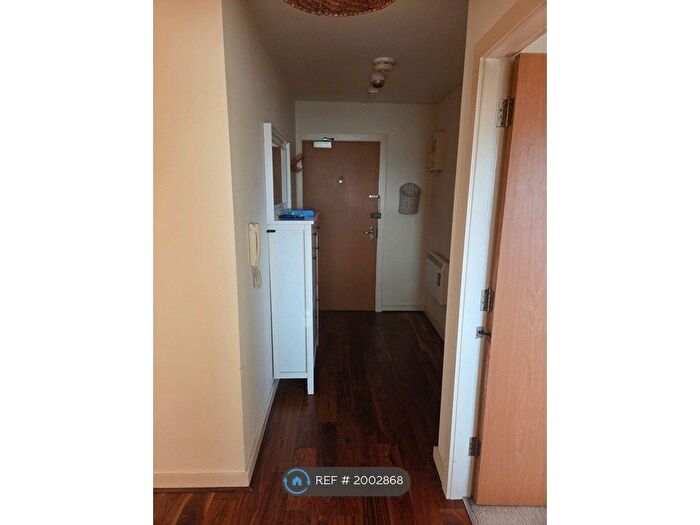 2 Bedroom Flat To Rent In Bishops Corner, Manchester, M15