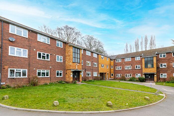 2 Bedroom Flat For Sale In Ellwood Gardens, Watford, WD25