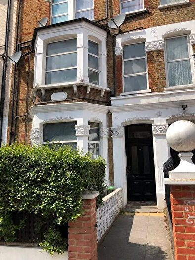 1 Bedroom Flat To Rent In Spacious Bedroom Flat To Let, Kilburn ., NW6