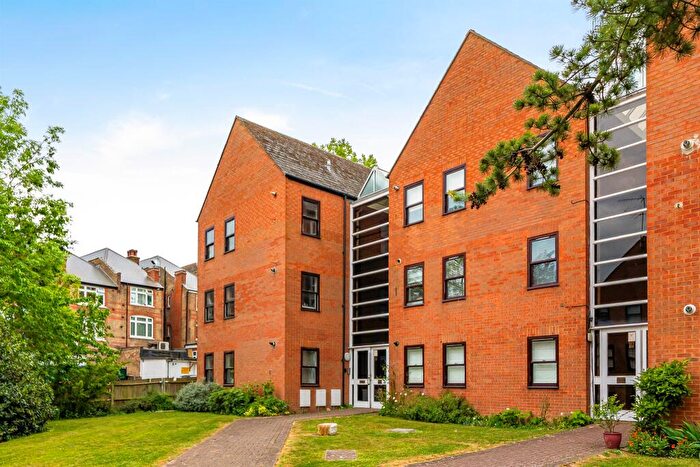 2 Bedroom Flat For Sale In Chase Court Gardens, Enfield, EN2