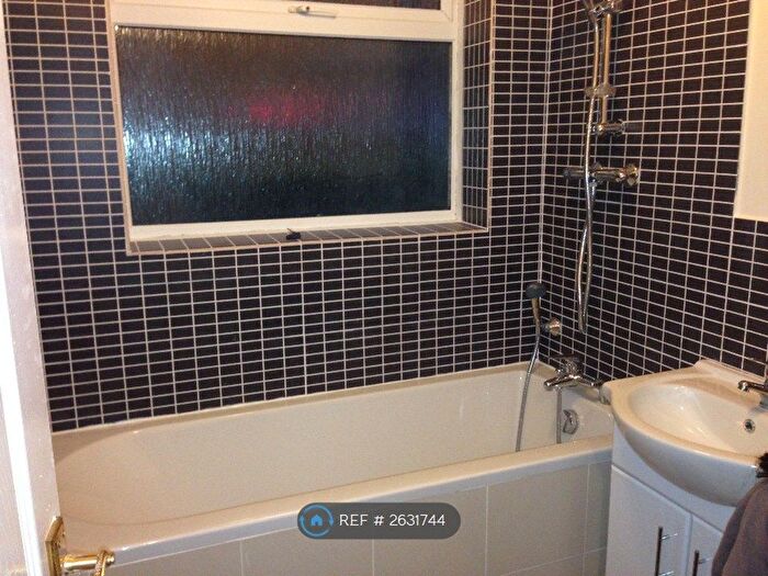 1 Bedroom Flat To Rent In Silver Birch Close, London, N11