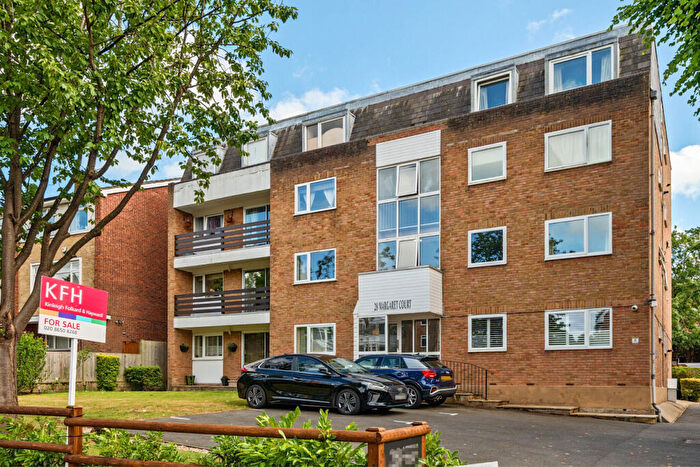 2 Bedroom Flat For Sale In Albemarle Road, Beckenham, Kent, BR3