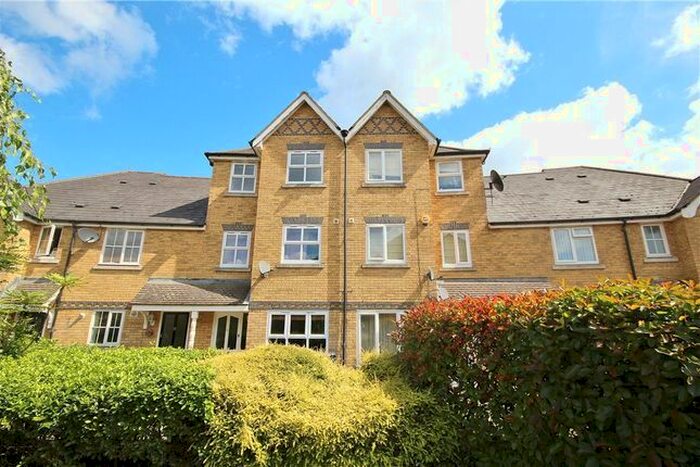 6 Bedroom Terraced House To Rent In Nightingale Shott, Egham, TW20