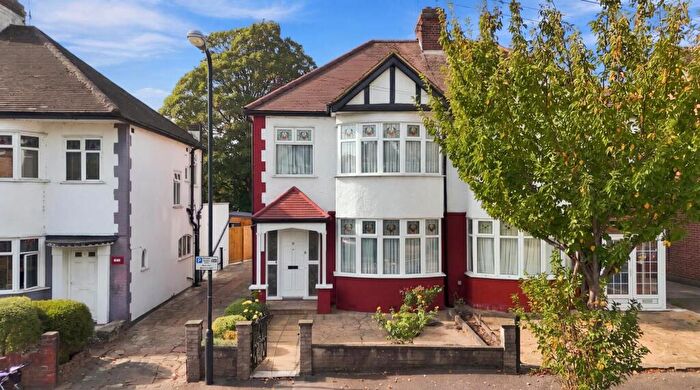 3 Bedroom House For Sale In Foresters Drive, Walthamstow, E17