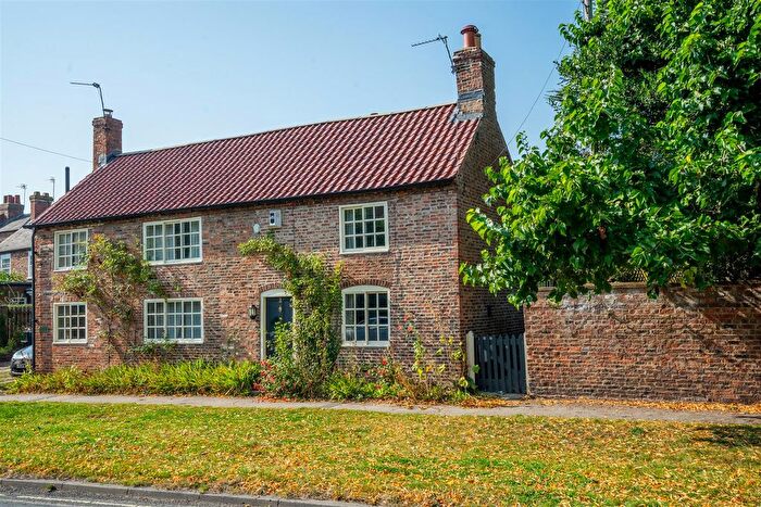 2 Bedroom Cottage To Rent In Main Street, Heslington, York, YO10