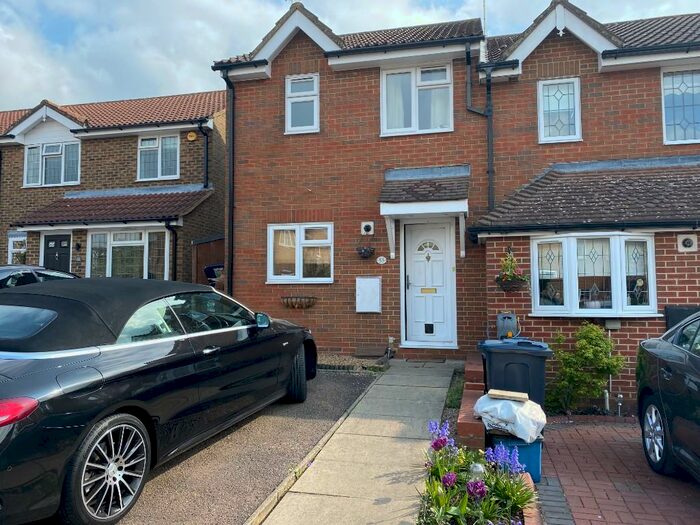 2 Bedroom End Of Terrace House To Rent In Foxes Close Hertford, SG13