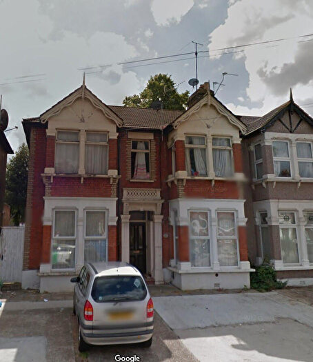 1 Bedroom Flat To Rent In Courtland Avenue, Ilford, Essex, IG1