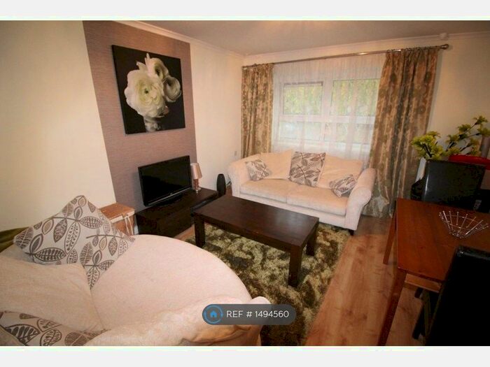 2 Bedroom Flat To Rent In Rannoch Close, Leicester, LE4